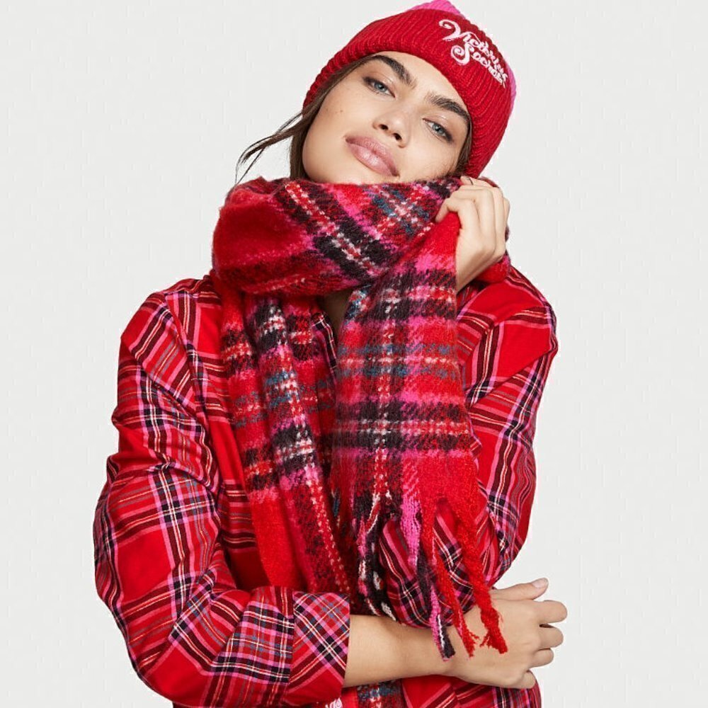 VICTORIA'S Secret Cozy plaid pattern scarf One Size